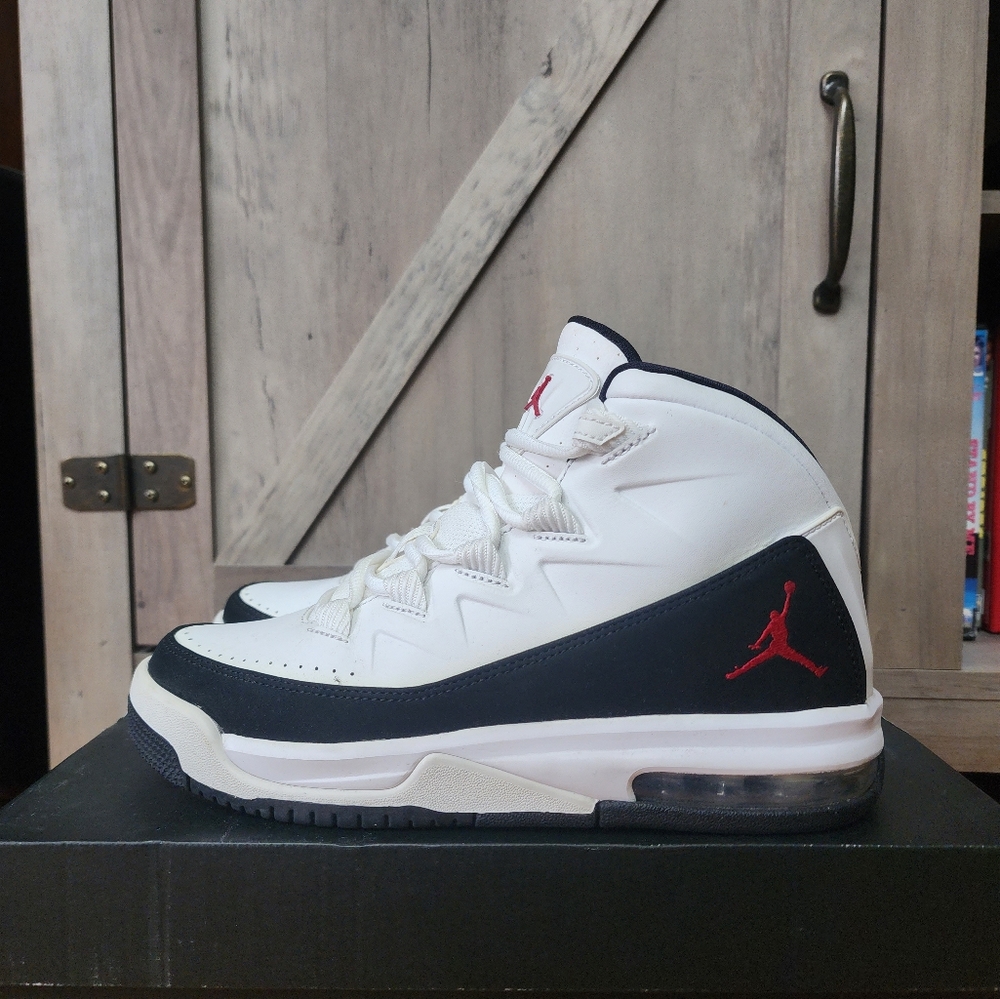 Jordan Air Deluxe BG (size 5Y)